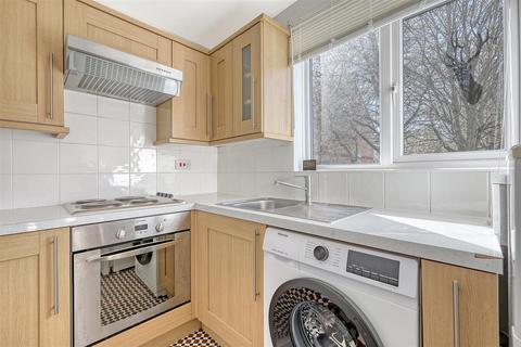 1 bedroom flat for sale, Plowman Close, London N18