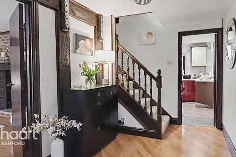 4 bedroom detached house for sale, Singleton Road, Ashford