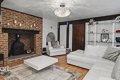 4 bedroom detached house for sale, Singleton Road, Ashford
