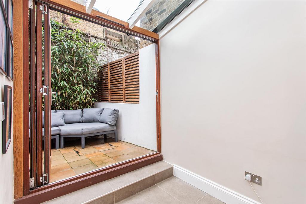 Bi- Folding Doors out to Garden