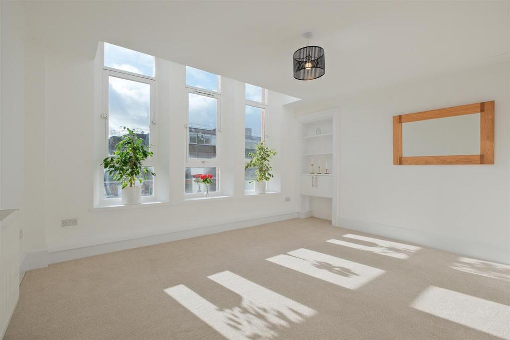 Living Room / Dining