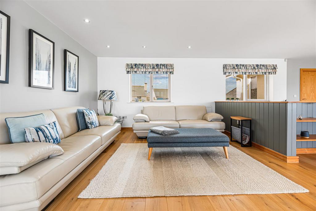 Open Plan Living/Dining Area