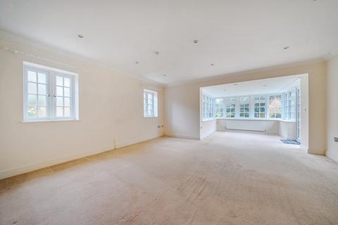 2 bedroom bungalow for sale, Tilford Road, Farnham, GU9