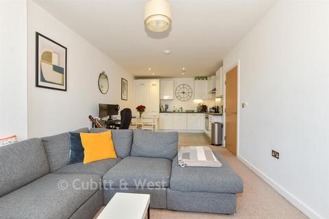 2 bedroom apartment for sale, Russells Crescent, Horley, Surrey
