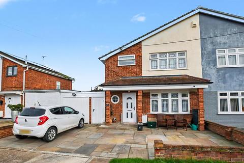 3 bedroom semi-detached house for sale, Gainsborough Avenue, Canvey Island SS8