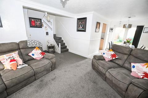3 bedroom semi-detached house for sale, Gainsborough Avenue, Canvey Island SS8