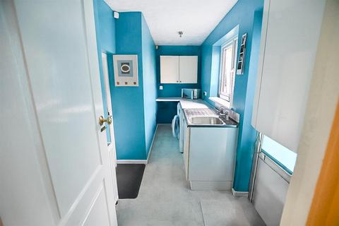 3 bedroom semi-detached house for sale, Gainsborough Avenue, Canvey Island SS8