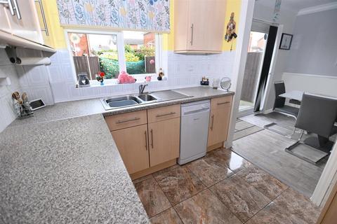 3 bedroom semi-detached house for sale, Gainsborough Avenue, Canvey Island SS8