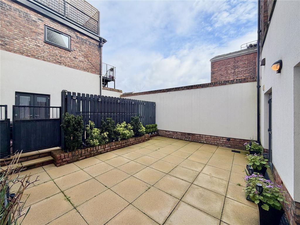 Private Courtyard