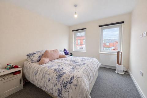 2 bedroom flat to rent, Liverpool Road North, Burscough, L40