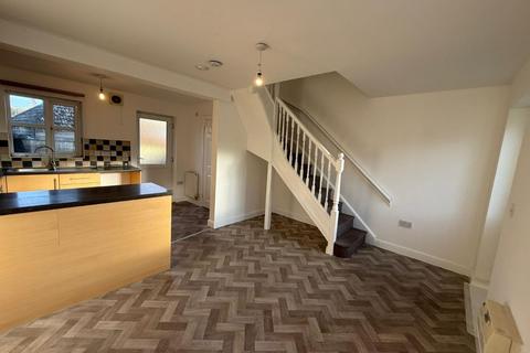 2 bedroom semi-detached house to rent, Norwich Road, Wisbech