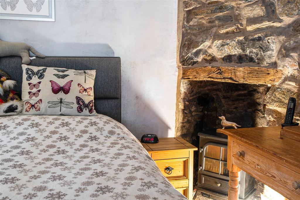 Ivy Cottages Bed1.jpg