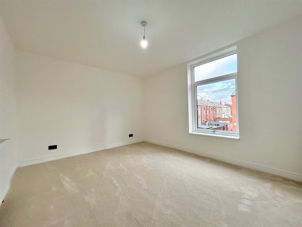 Bedroom 1.jpg