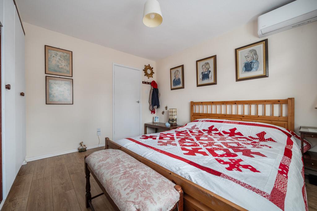 Bedroom 1 Pic 2