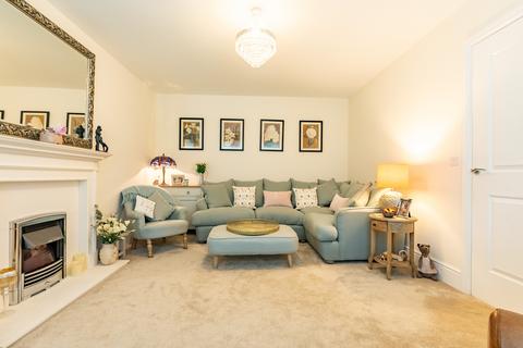 5 bedroom detached house for sale, Magpie Meadows, Luton LU1