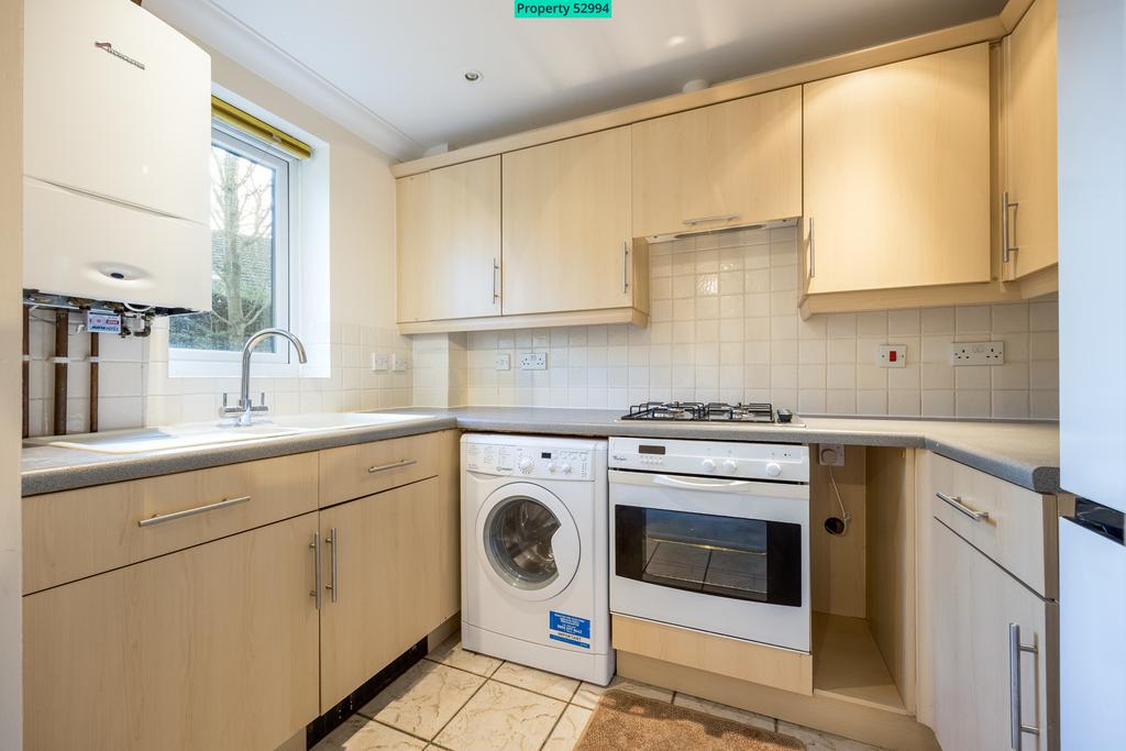 Kitchen - Gas Hob/Oven, Fridge and Washer/Dryer