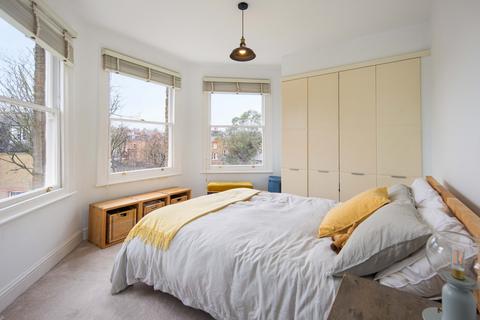 2 bedroom flat for sale, Highbury New Park, London, N5