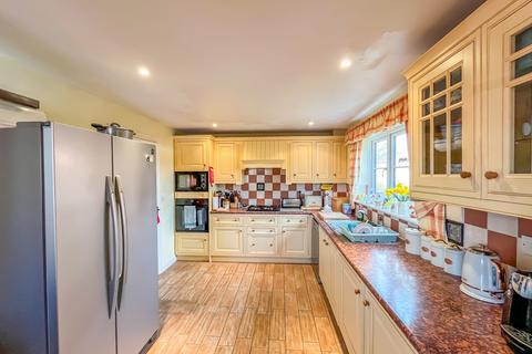 4 bedroom detached house for sale, Darwell Hill, Netherfield, Battle, TN33