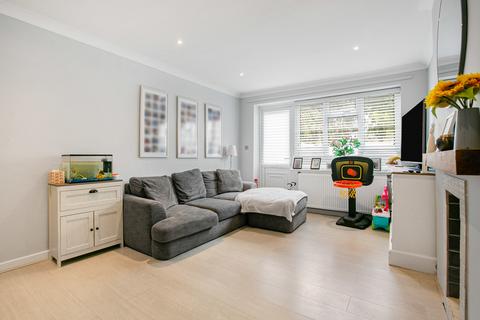 2 bedroom maisonette for sale, Catherine Drive, Sunbury-on-Thames, Surrey, TW16