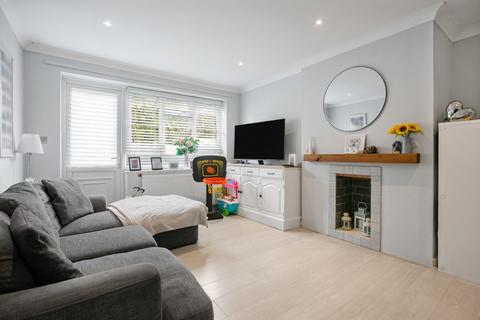 2 bedroom maisonette for sale, Catherine Drive, Sunbury-on-Thames, Surrey, TW16