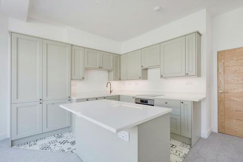 2 bedroom flat to rent, Palmeira Avenue, Westcliff-on-Sea, SS0