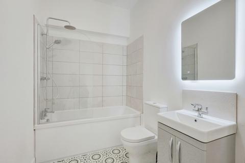 2 bedroom flat to rent, Palmeira Avenue, Westcliff-on-Sea, SS0