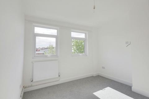 2 bedroom flat to rent, Palmeira Avenue, Westcliff-on-Sea, SS0