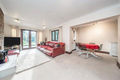 3 bedroom house for sale, Latimer Road, Teddington TW11