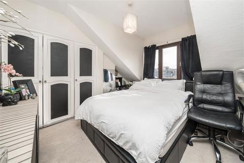 3 bedroom house for sale, Latimer Road, Teddington TW11