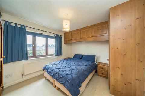 undefined, Latimer Road, Teddington TW11