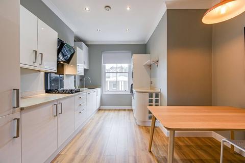 2 bedroom maisonette for sale, Woodhill, Woolwich, London, SE18