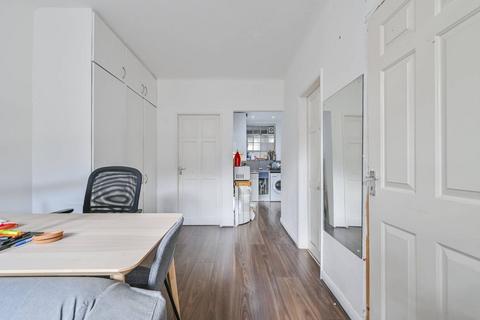 2 bedroom flat to rent, Mortimer Crescent, Kilburn, London, NW6