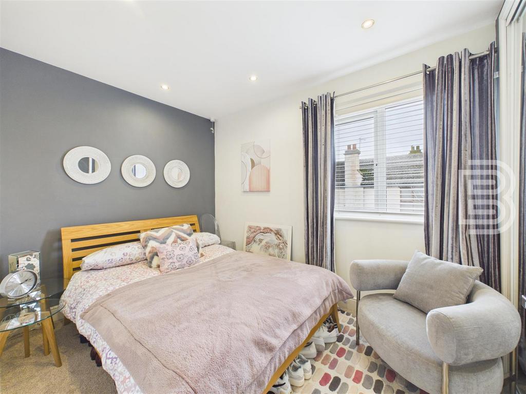 Bedroom 4.jpg