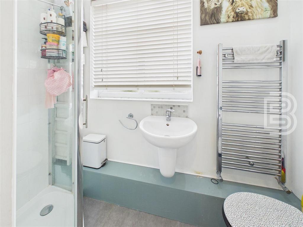 1st Floor Bathroom.jpg