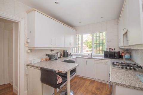 3 bedroom apartment for sale, Royston Grove, Hatch End, Pinner, HA5