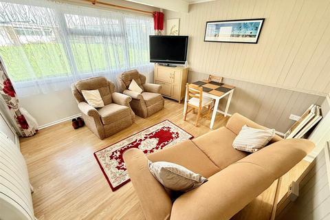 2 bedroom chalet for sale, Newport Road, Hemsby