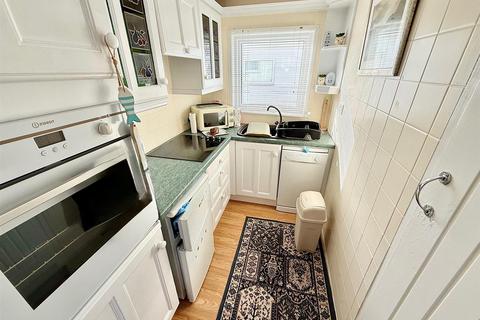 2 bedroom chalet for sale, Newport Road, Hemsby