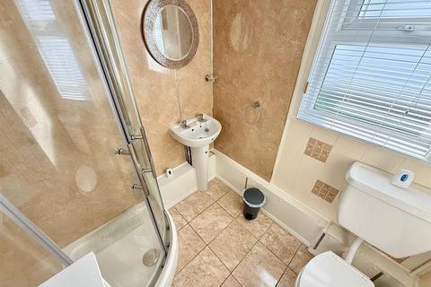 2 bedroom chalet for sale, Newport Road, Hemsby