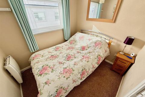 2 bedroom chalet for sale, Newport Road, Hemsby