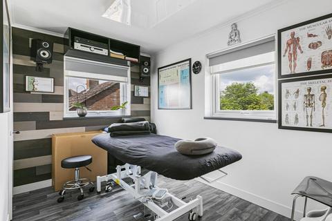 3 bedroom end of terrace house for sale, Puttocks Drive, Welham Green AL9