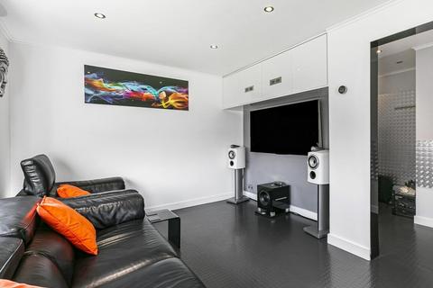 3 bedroom end of terrace house for sale, Puttocks Drive, Welham Green AL9