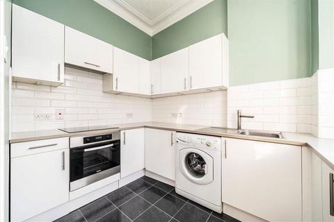 2 bedroom flat to rent, Sinclair Gardens, London W14