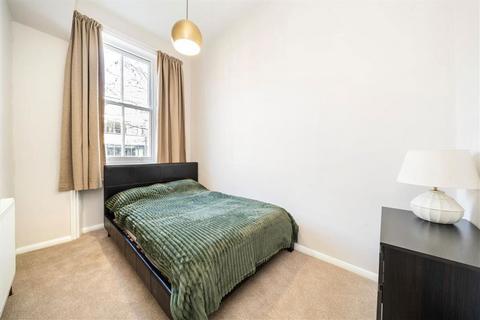 2 bedroom flat to rent, Sinclair Gardens, London W14