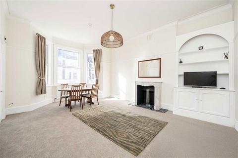 2 bedroom flat to rent, Sinclair Gardens, London W14