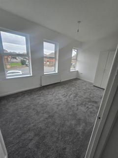 3 bedroom semi-detached house to rent, Kingsway, Fenham, Tyne & Wear