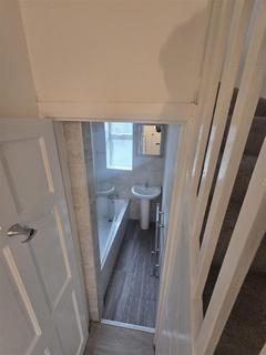 3 bedroom semi-detached house to rent, Kingsway, Fenham, Tyne & Wear
