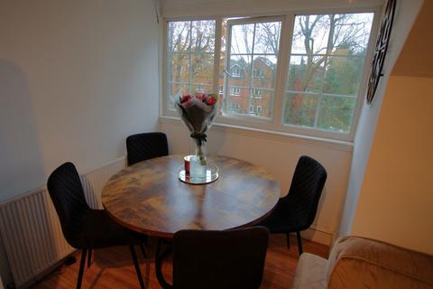 2 bedroom apartment for sale, Royston Grove, Hatch End, Pinner, HA5