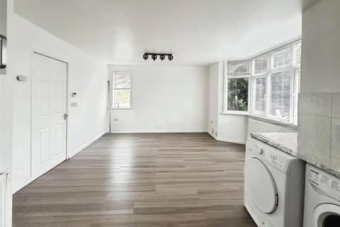 2 bedroom flat to rent, Monmouth Road, Hertfordshire WD17