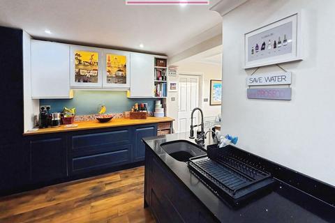 4 bedroom semi-detached house for sale, Church Road, Crockenhill, BR8