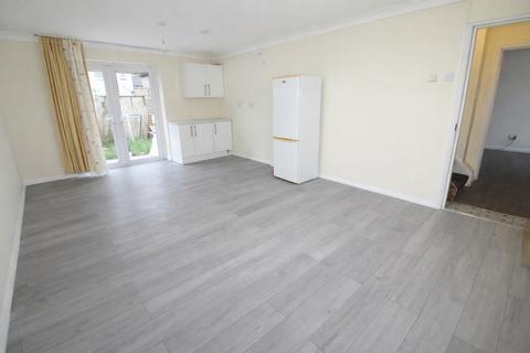 4 bedroom semi-detached house to rent, Stow Gardens, Edmonton